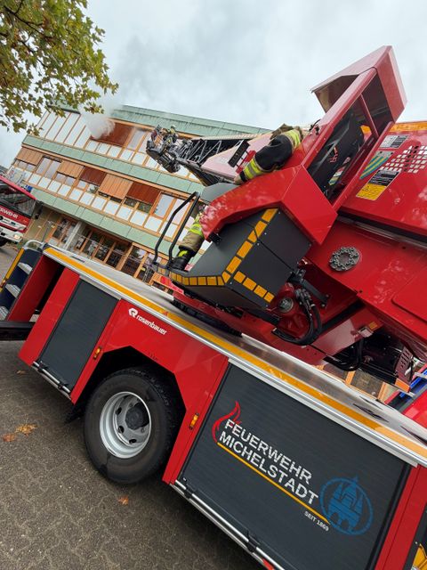 Drehleiter der Feuerwehr Michelstadt bei der Übung vor dem BSO