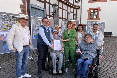 v. li.: Roger Tietz, Dr. Tobias Robischon, Georg Walther, Hans-Joachim Prassel, Birgit Nennstiel, Ministerin Heike Hofmann, Maximilian Promny, Dr. Erika Ober, Andreas Winkel und Jutta Emig.