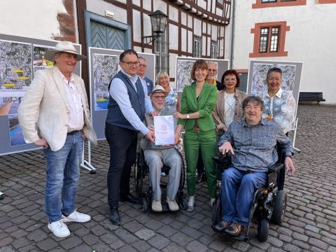v. li.: Roger Tietz, Dr. Tobias Robischon, Georg Walther, Hans-Joachim Prassel, Birgit Nennstiel, Ministerin Heike Hofmann, Maximilian Promny, Dr. Erika Ober, Andreas Winkel und Jutta Emig.