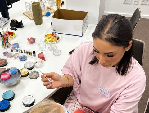 Kinderschminken beim Tag der offenen Tür