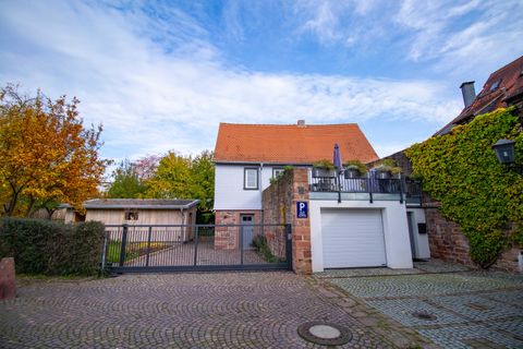 Die Appartements befinden sich in einem Gebäude direkt an der Stadtmauer.