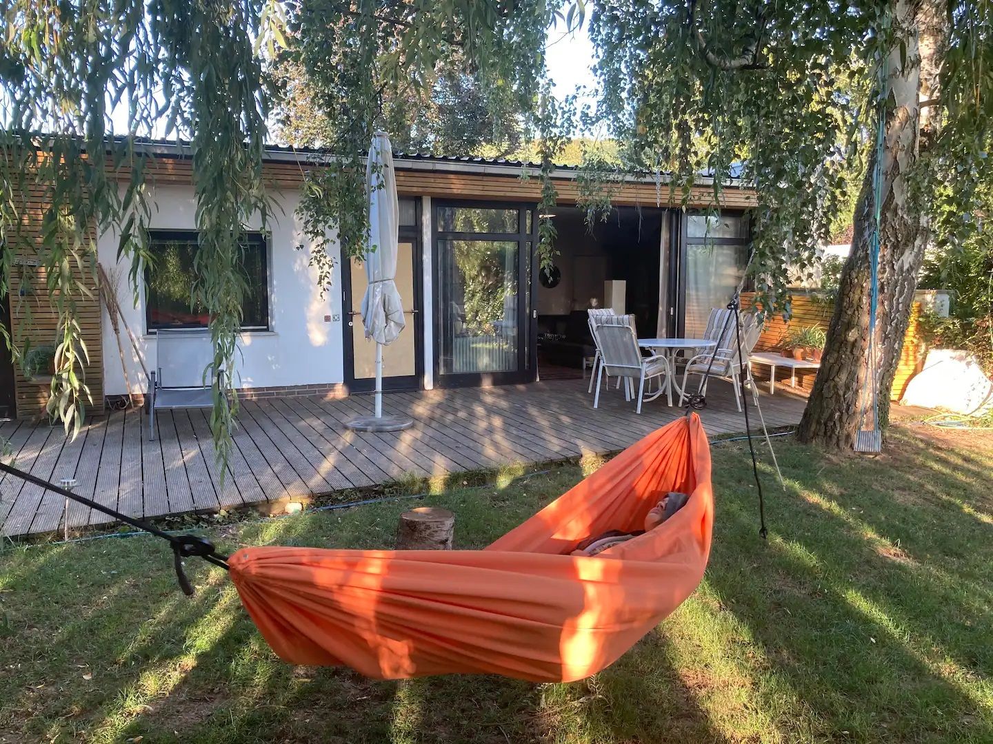 Terrasse und Garten können von den Gästen genutzt werden.