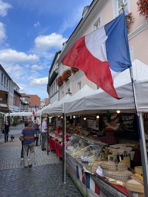 Weinbrunnenfest mit französischem Gourmetmarkt